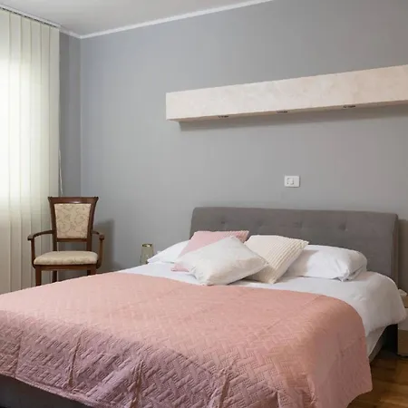 Donatella -apt 1- 10m Vom Strand Entfernt Apartment Pjescana Uvala