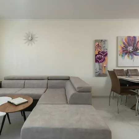 Donatella -apt 1- 10m Vom Strand Entfernt Pjescana Uvala